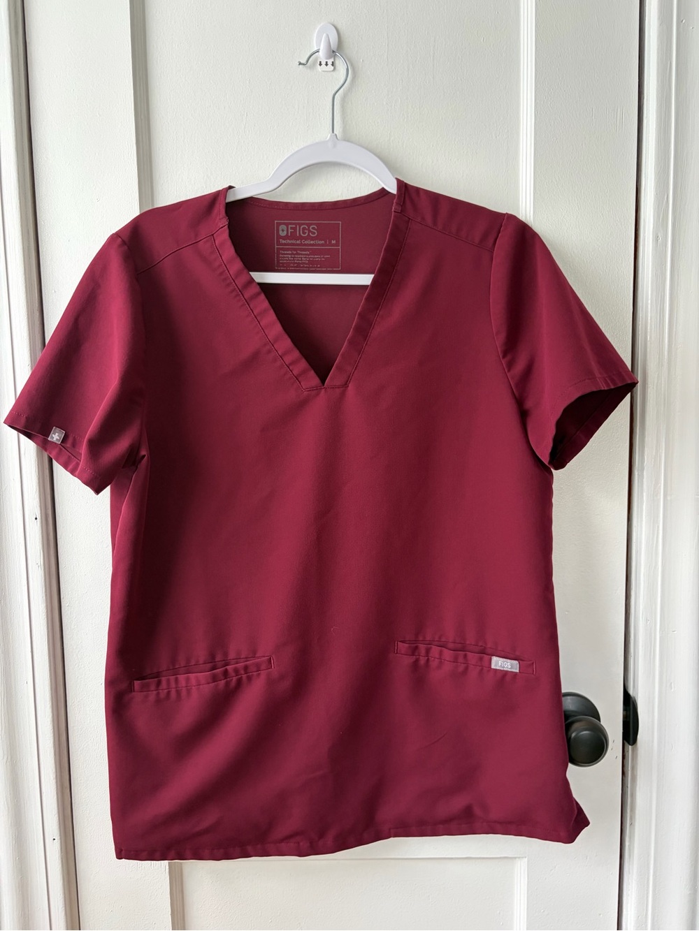 Figs Women’s V-Neck Short Sleeve Top in Burgundy
